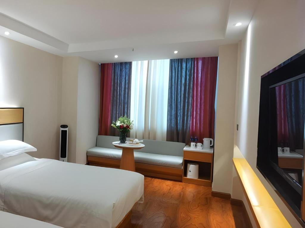 Greentree Inn Geermu Walking Street Business Hotel Golmud Buitenkant foto