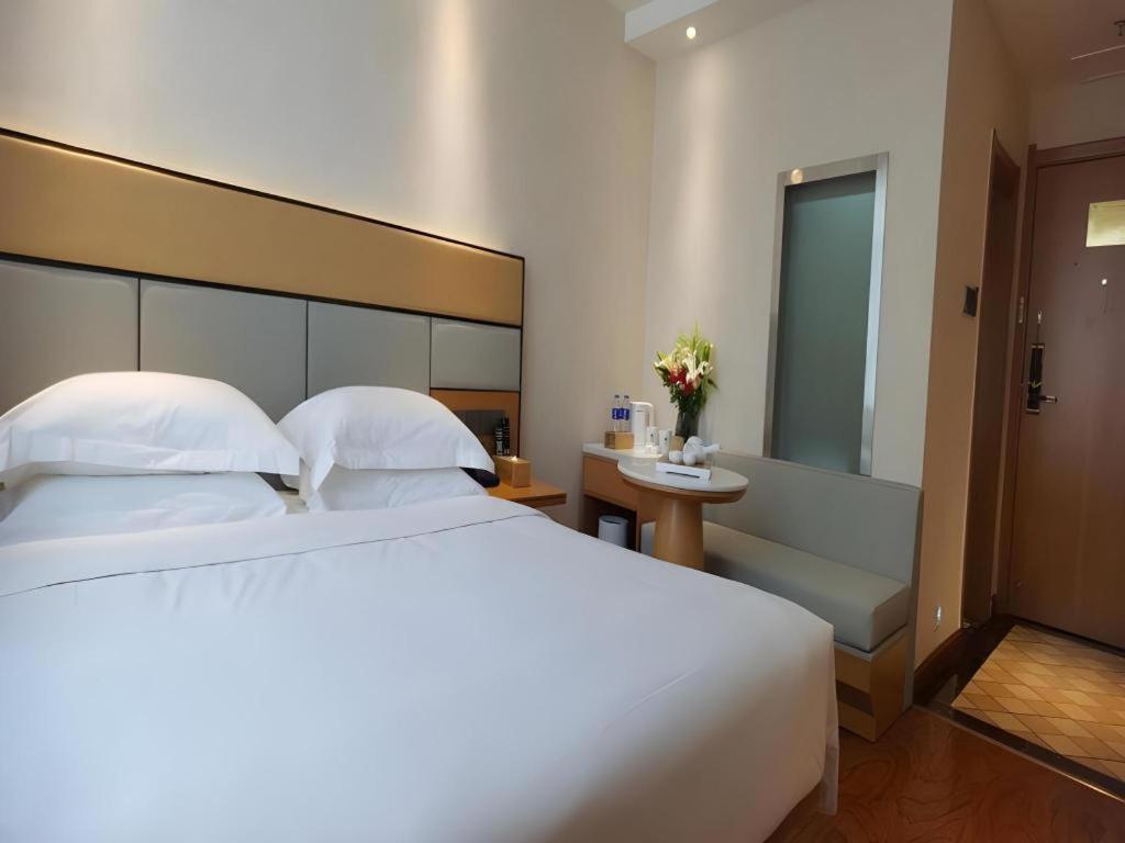 Greentree Inn Geermu Walking Street Business Hotel Golmud Buitenkant foto