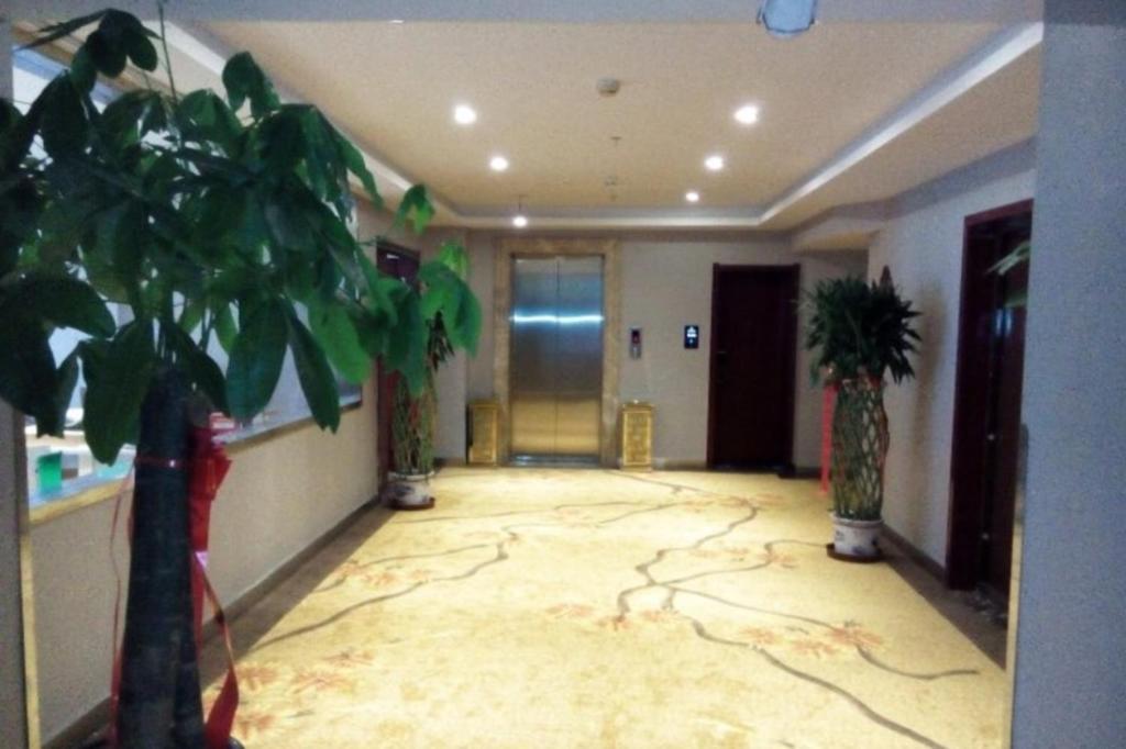 Greentree Inn Geermu Walking Street Business Hotel Golmud Buitenkant foto